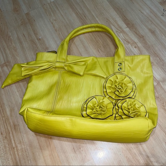 City life USA mustard yellow purse - Picture 1 of 4